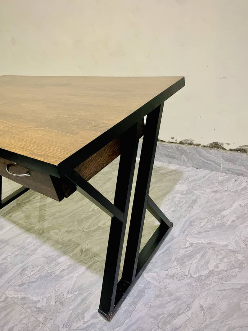 Computer table for sale 2