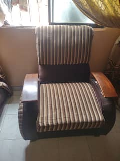 5 seater sofa set with table and cover  used only 4 years