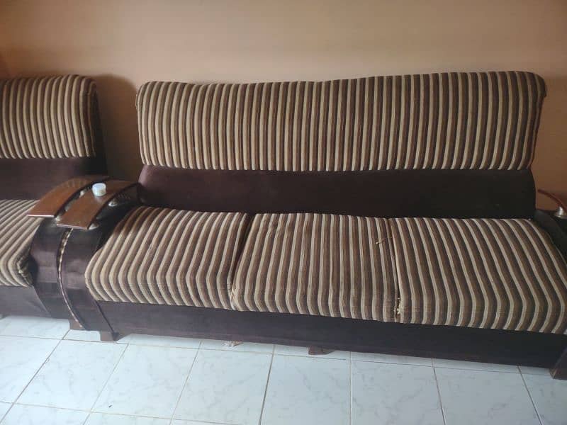 5 seater sofa set with table and cover  used only 4 years 2