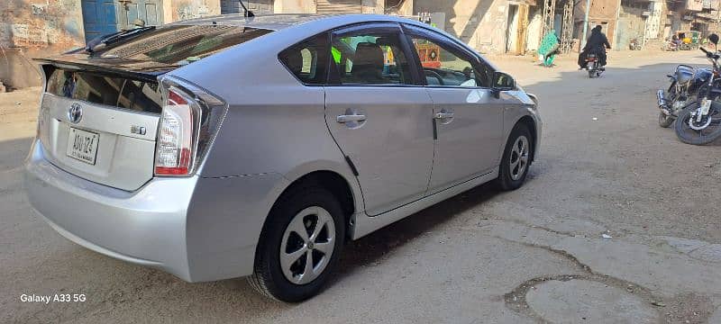 Toyota Prius S 2014 3