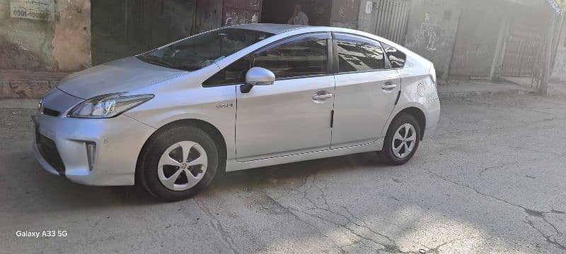 Toyota Prius S 2014 4