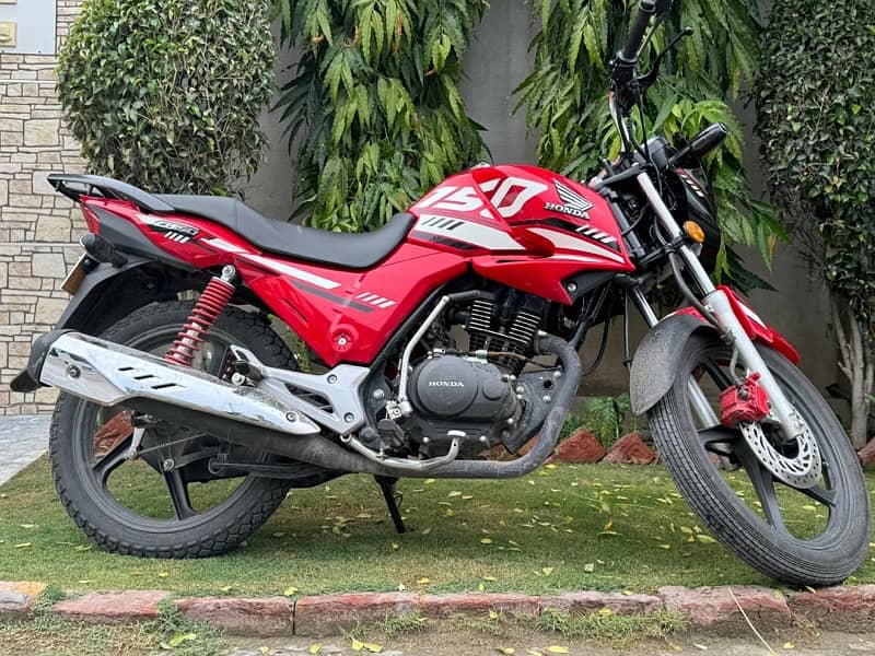 Honda CB 150F 2024 3