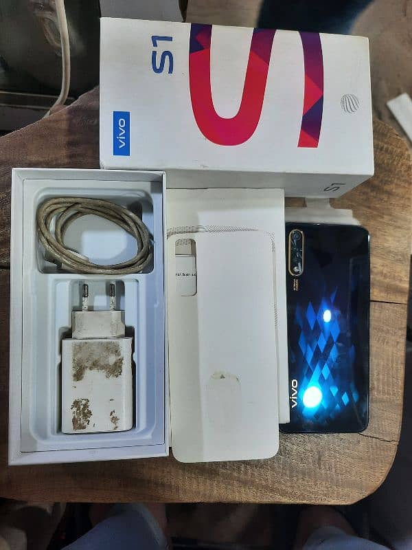 vivo s1 complete saman 4/128 all ok contect 03366837312 0