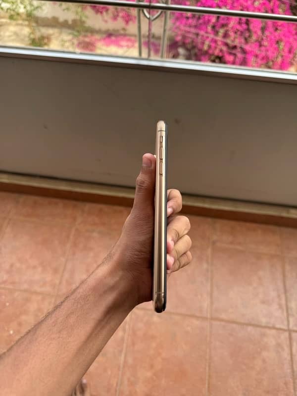 iPhone Xs Max 64gb HK Dual Physical PTA Approved With Box 2