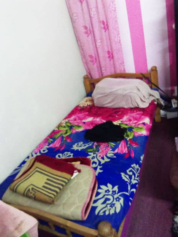 single bed for sale with matress 0