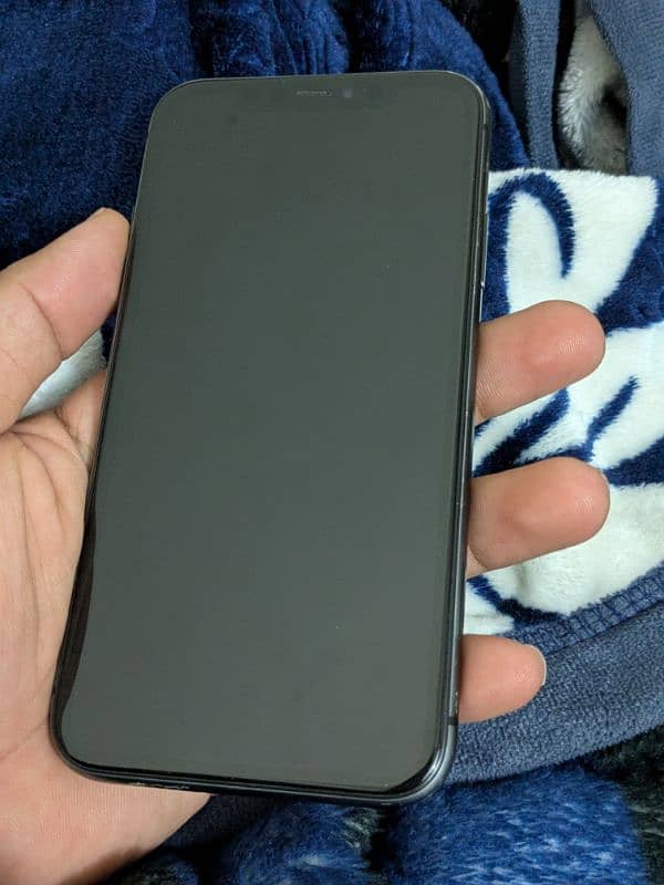 Iphone 11 condition 10/9 battery Health 82 storage 64 0