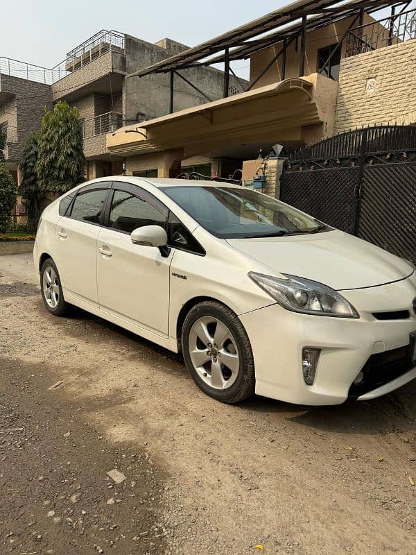 Toyota Prius 2015 3