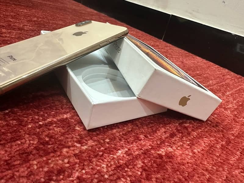 IPHONE XS MAX  DUAL SIM PTA APPROVED 256 GB GOLDEN COLOUR 1