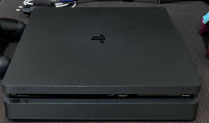 ps4 slim edition 1