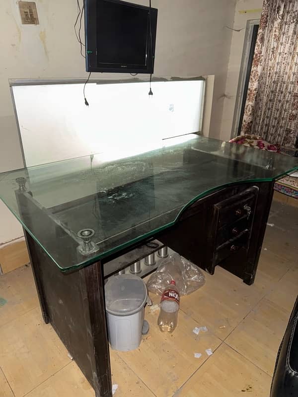 selling my Office table at a good price 1