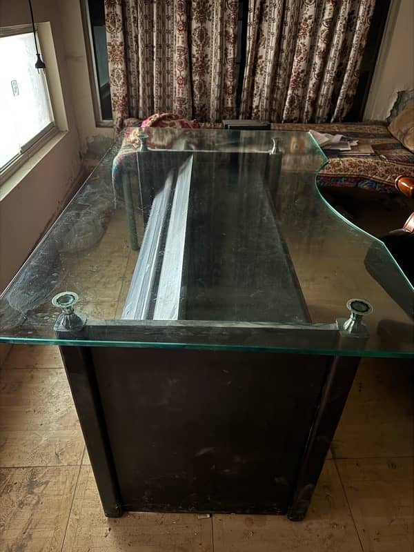 selling my Office table at a good price 2