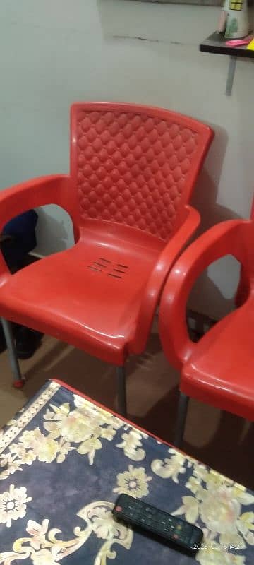 2 chair 1 table and 1 divider 0