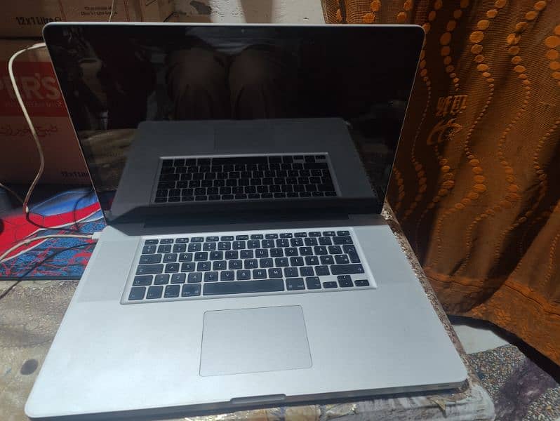 Macbook Pro 2010 (17) inches 1