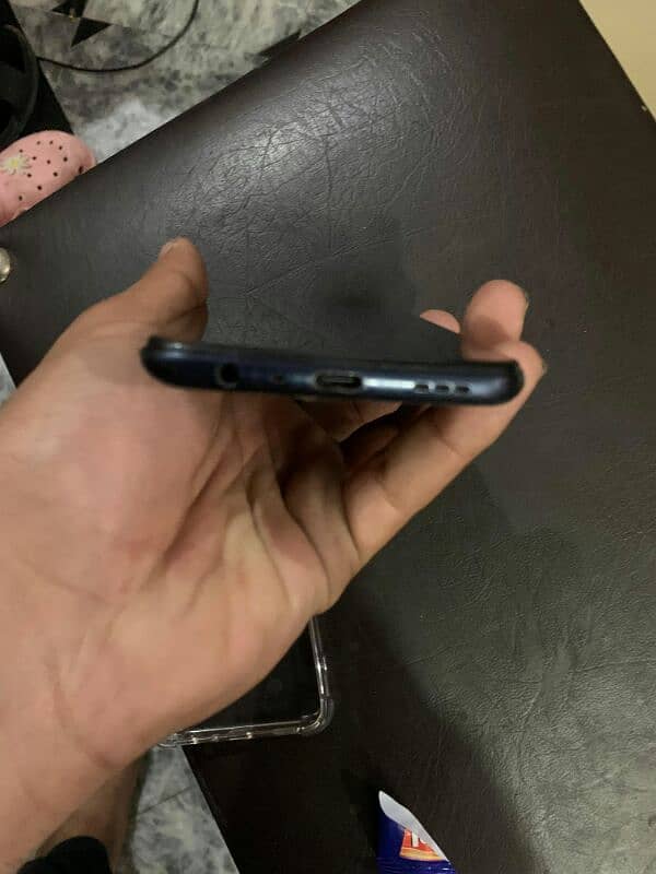 oppo A52 mobile penal ma halka SA crack ha baki all ok Hai contact me 3