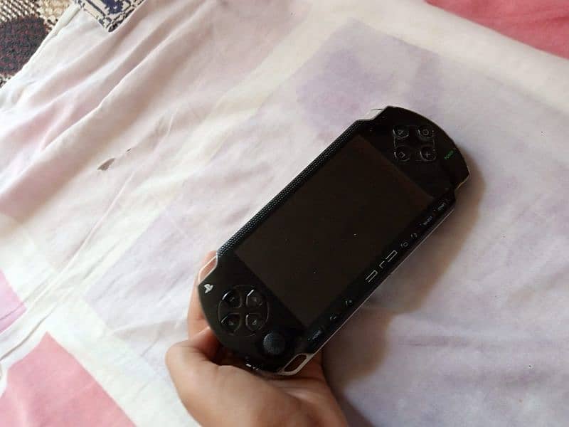 PSP 1000 with 3 games 12