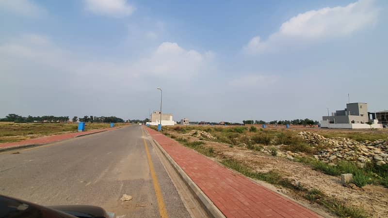 Investment Alert! 5 Marla Plot | 100 Ft Road | Bahria Town Lahore 10