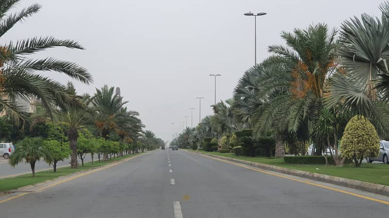 Investment Alert! 5 Marla Plot | 100 Ft Road | Bahria Town Lahore 12