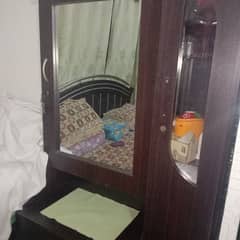 Dressing table with side divider