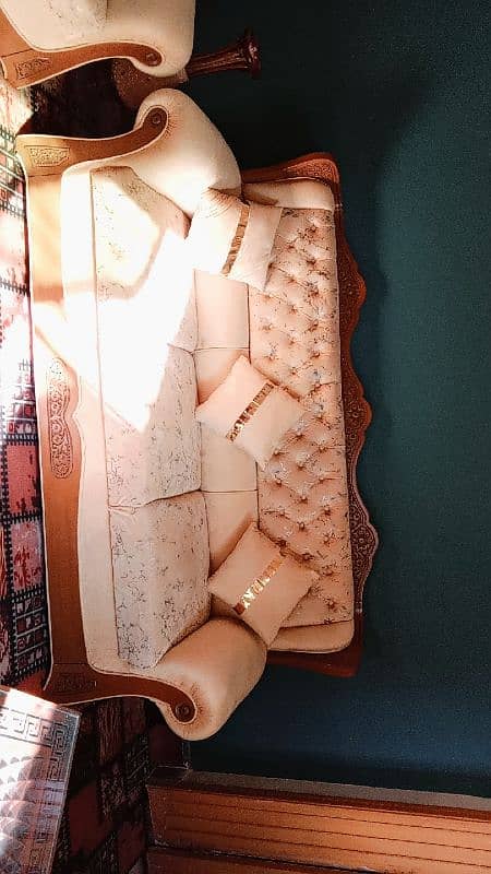 5 seater sofa in new condition 0