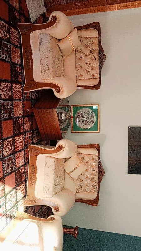 5 seater sofa in new condition 1