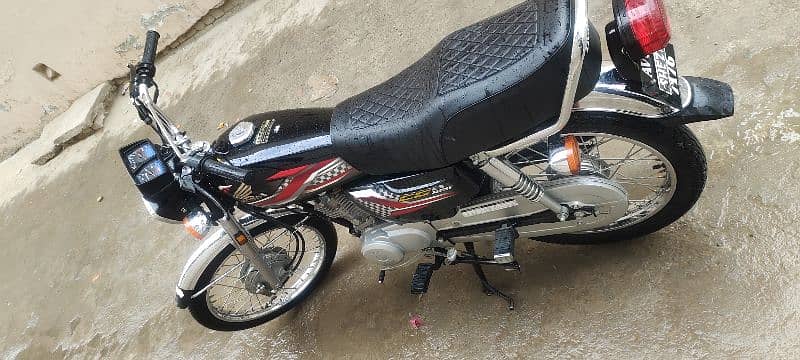 Honda 125 black colour documents complete 1