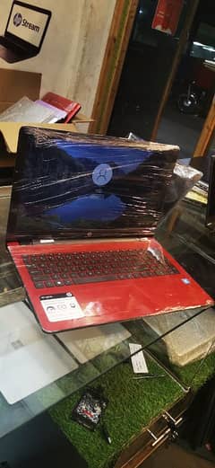 hp Intel silver 7th gen 15" /8/256