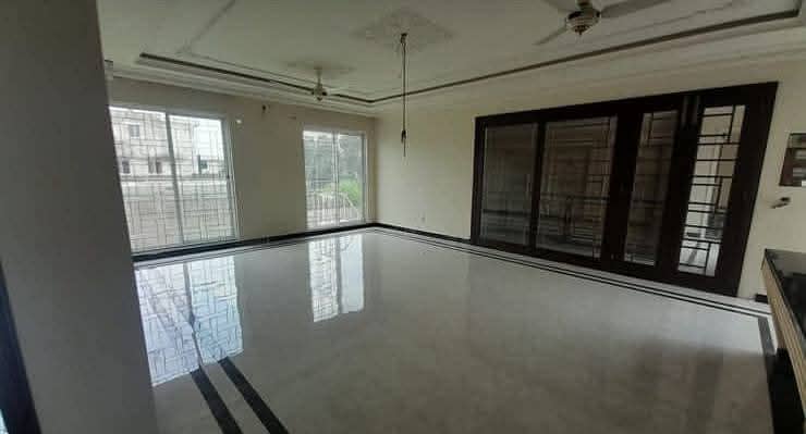 Kanal brand new 3bed upper portion in wapda town 4