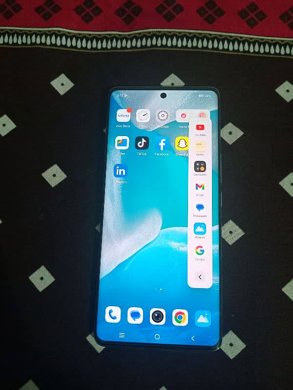 vivo V30 untouch full waranty. . 1