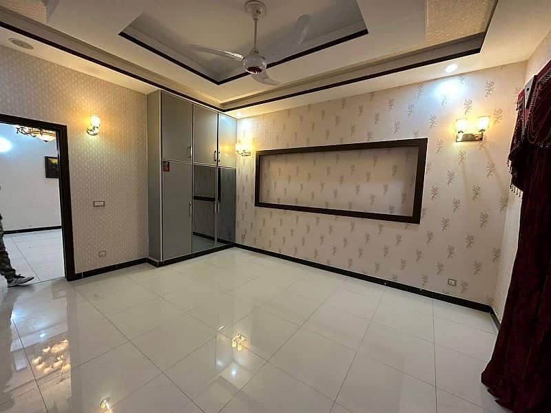 10 Marla Luxury Non Furnished Lower Portion Available For Rent In Bahria Town Lahore 9