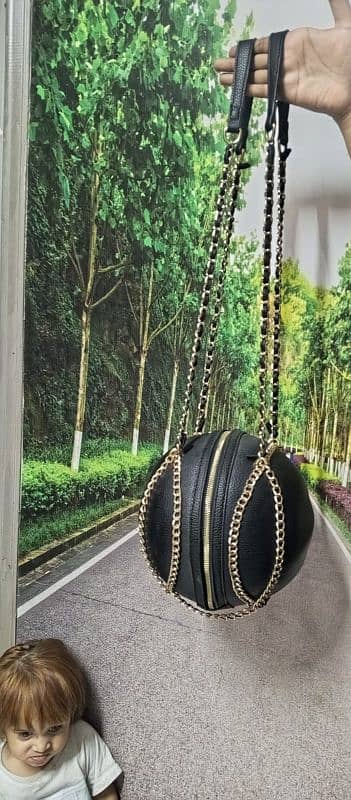 round bag antique black ND gold 1