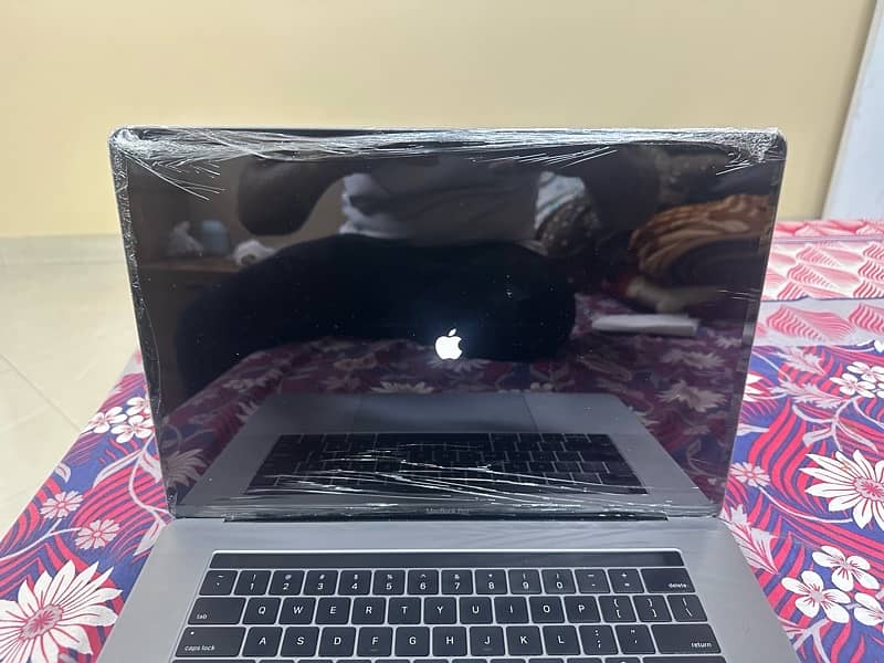 MACBOOK PRO (2017) LIMITED EDITION 4