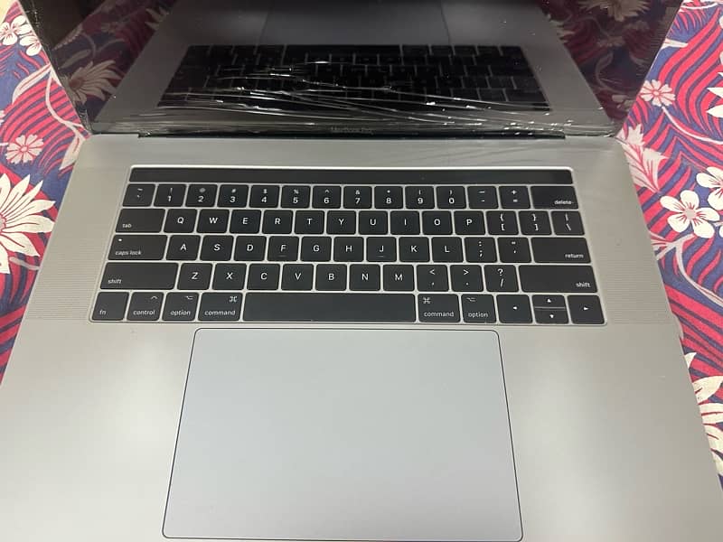 MACBOOK PRO (2017) LIMITED EDITION 5