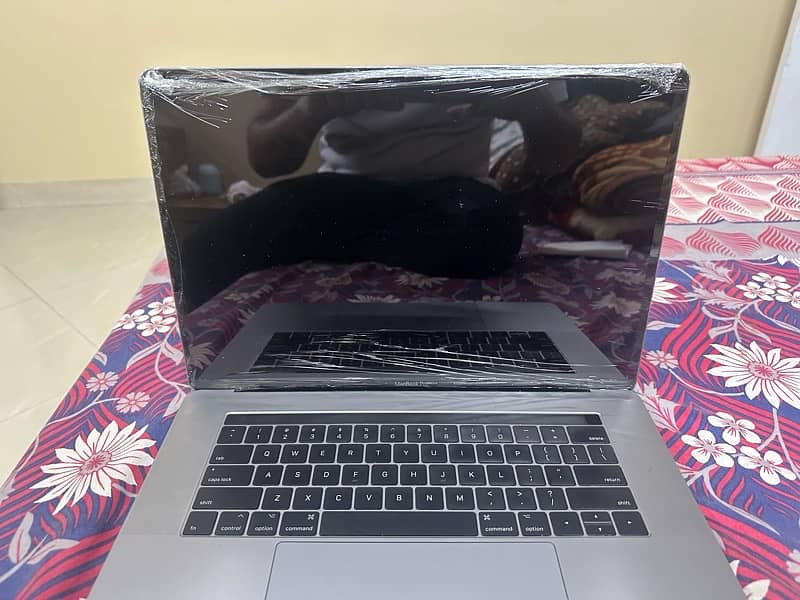 MACBOOK PRO (2017) LIMITED EDITION 6