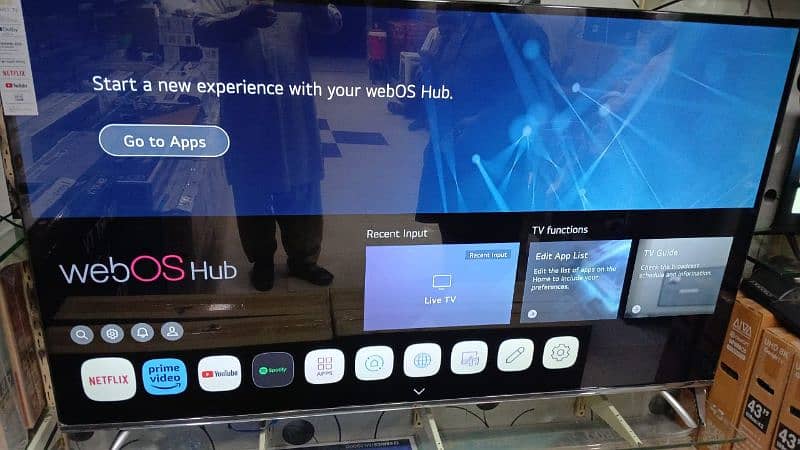 LG 75" inch Web/Os Smart Led tv UHD 120/hz HDR 10 Dolby Vision 4