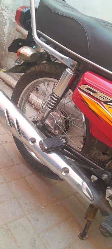 Honda CG 125 Karachi No Registered Lush Condition. . . 03159201685 6