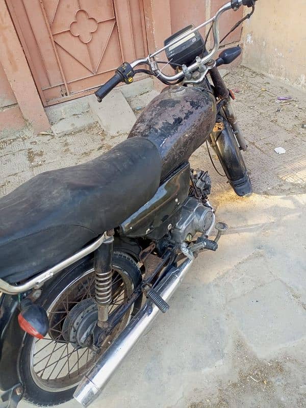 Honda CD 70 Karachi Registration Normal Condition. . . 03159201685 4