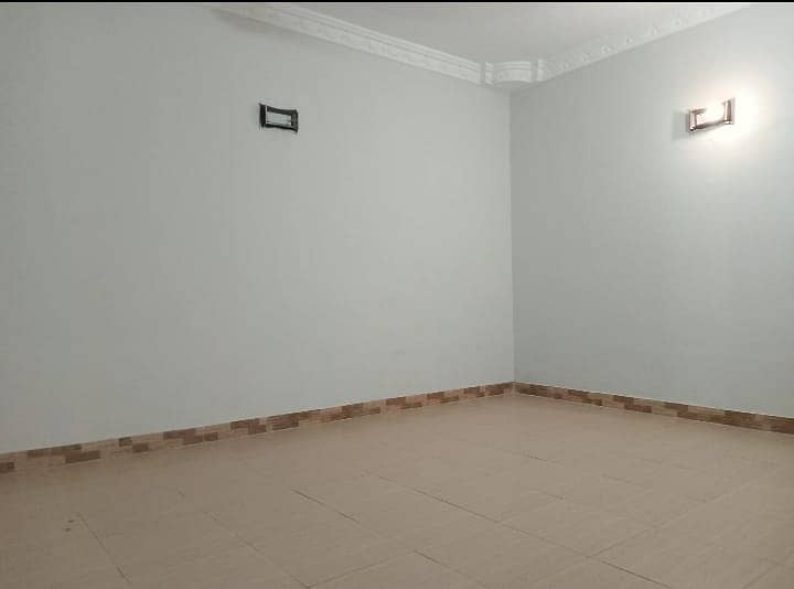 1st floor west open corner flat of 3 bedrooms available 5