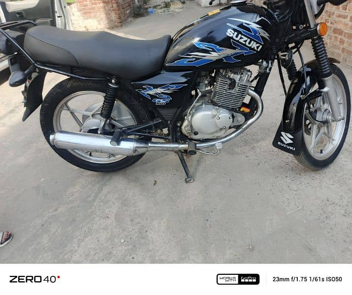 Suzuki gs 150 se 2022 1