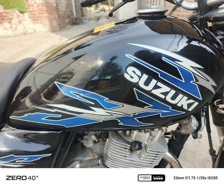 Suzuki gs 150 se 2022 3