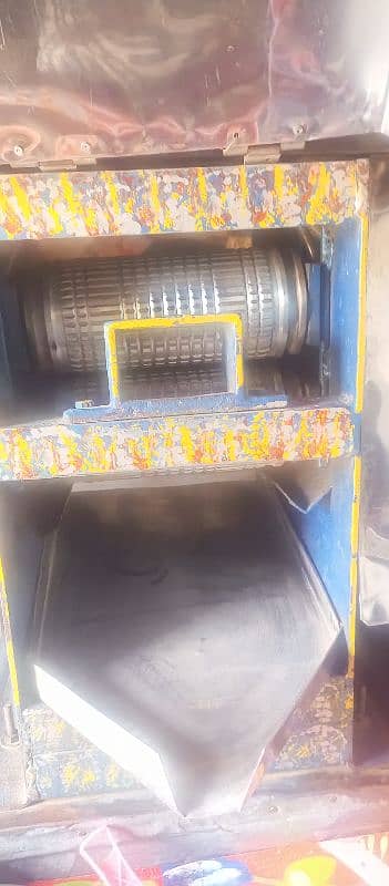 Sugar Cane Juice Machine (گنے کا رس نکالنے والی مشین) 6