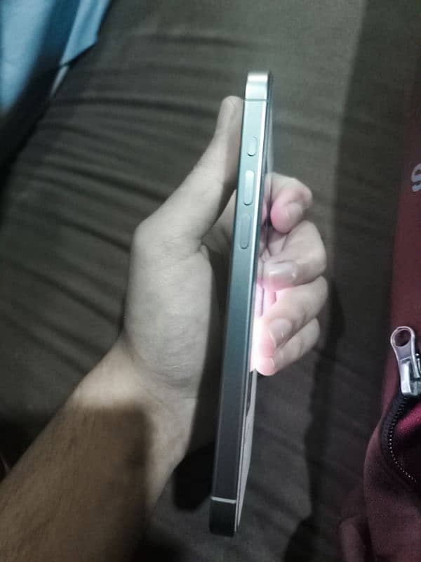 IPhone 15 Pro Max Titanium Grey LLA 4