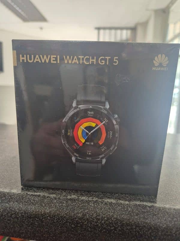 Two Huawei smartwatch gt5 1