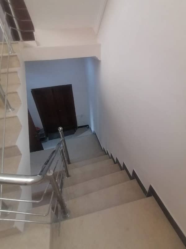 1 Kanal Upper Portion Available For Rent 12