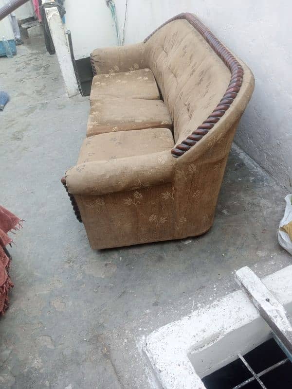 hamara h har kasm ka sofa ke poshing ke jate ha 4