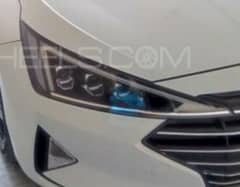 Hyundai Elantra GLS Right/Driver's Side Headlight