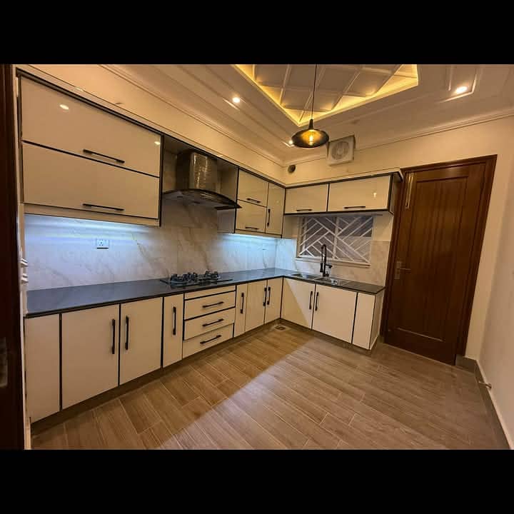 10 marla luxury house available for rent in sector C bahria town lahore 3