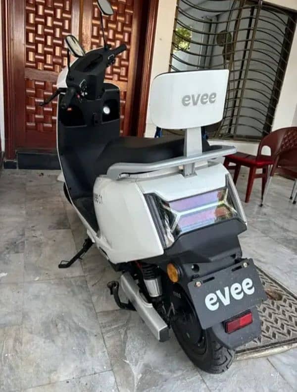 Evee electric scooty urgent for sale 0