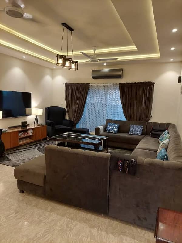 1 Kanal beautiful House For Rent In NFC 2