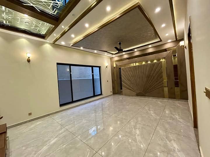 1 Kanal beautiful House For Rent In NFC 6