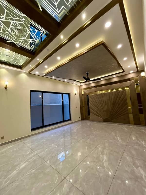 1 Kanal beautiful House For Rent In NFC 7